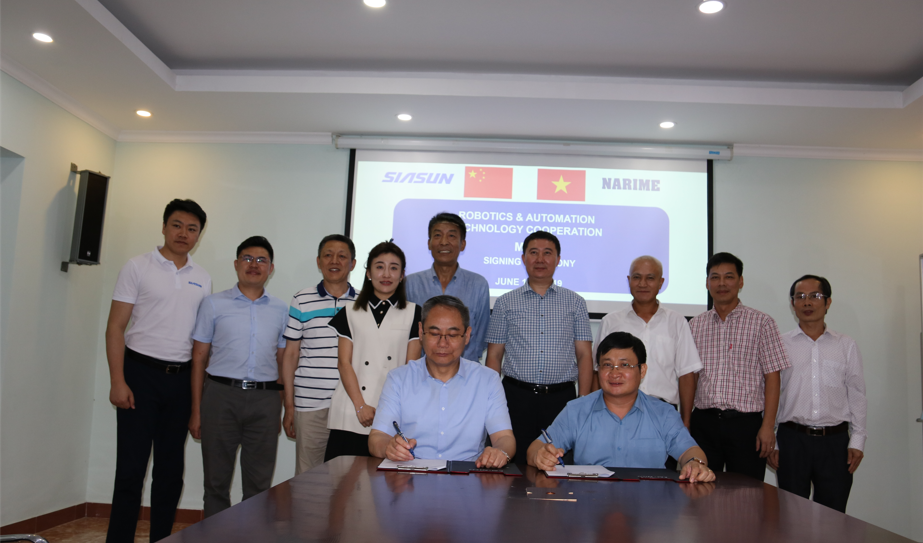 Hợp tác với SIASUN của Trung Quốc về lĩnh vực Robot và Tự động hóa