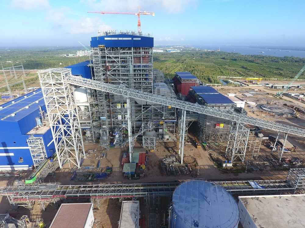 Lắp đặt hệ thống cầu băng tải và tháp chuyển tiếp - Hệ thống vận chuyển than của Dự án Nhà máy Nhiệt điện Sông Hậu 1