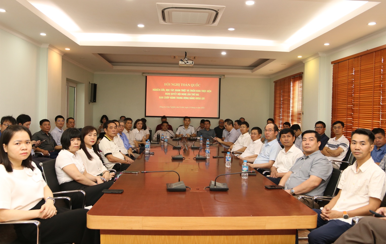 Hội nghị tiếp sóng VTV1 truyền hình trực tiếp: "Hội nghị toàn quốc nghiên cứu, học tập, quán triệt và triển khai thực hiện Nghị quyết Hội nghị lần thứ hai Ban Chấp hành Trung ương Đảng khóa XIV"